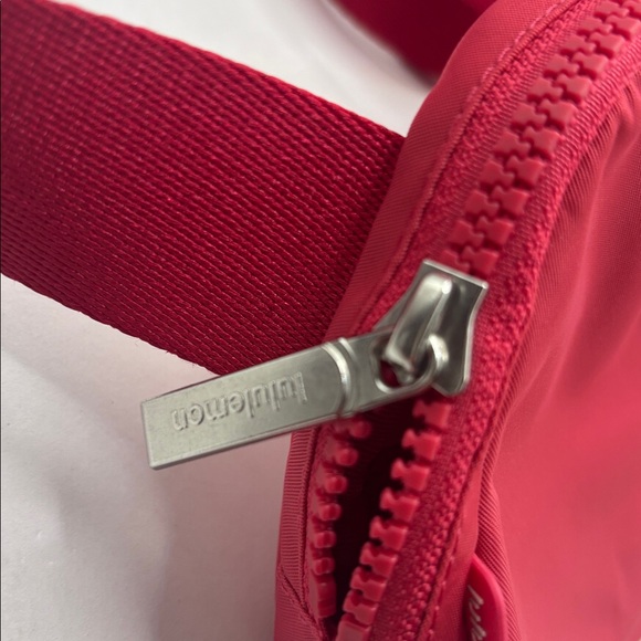 Lululemon Cherry Pink Everywhere Belt Bag Holds 1L Crossbody bright color NWT - Picture 9 of 10